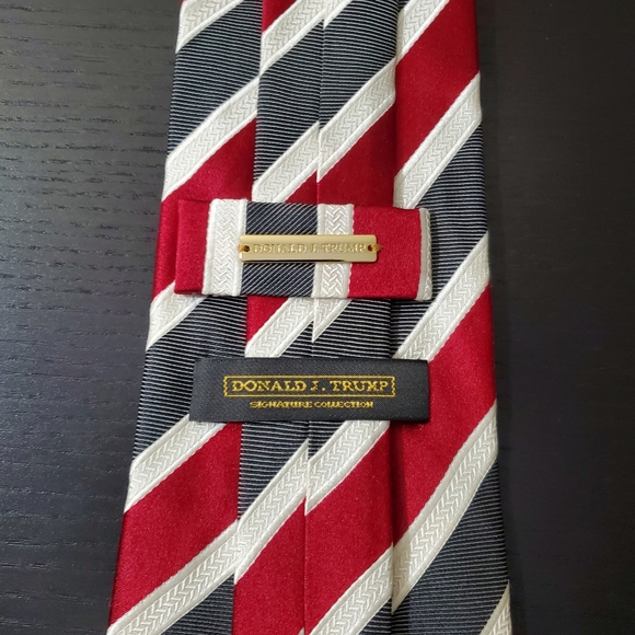 Donald J. Trump Signature Collection Neck Tie - Picture 2 of 2